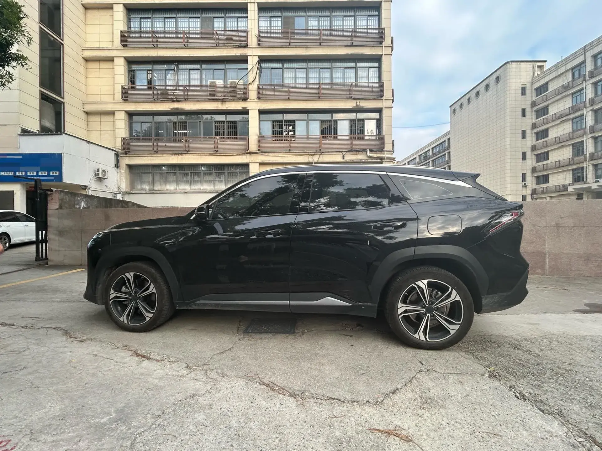 2025 GEELY GALAXY thumbnail 3