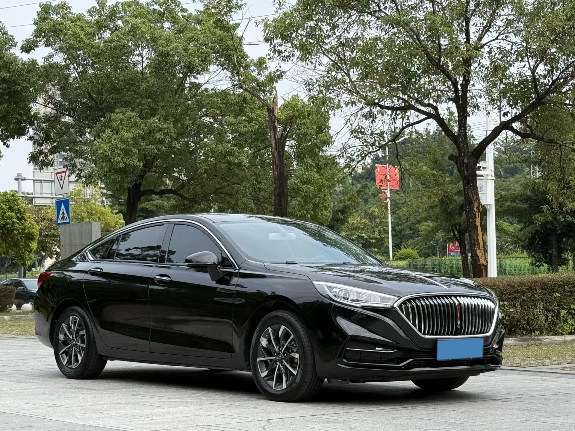 2022 HONGQI H5 thumbnail 3