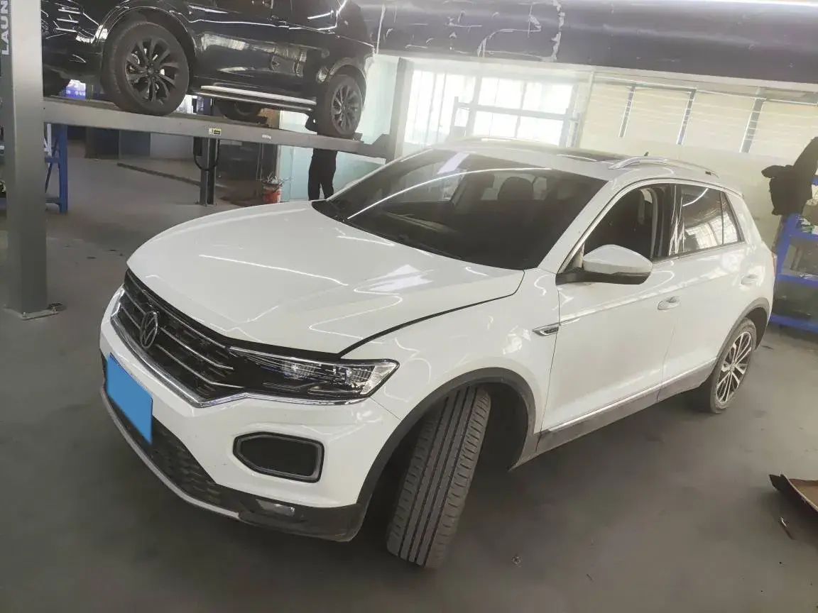 2020 VOLKSWAGEN T-ROC view 1