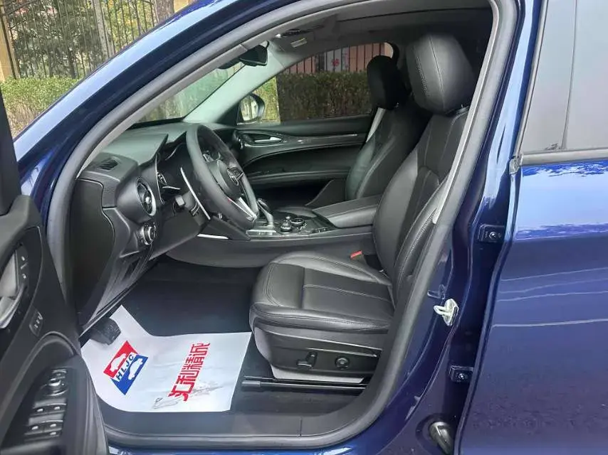 2017 ALFA ROMEO thumbnail 4