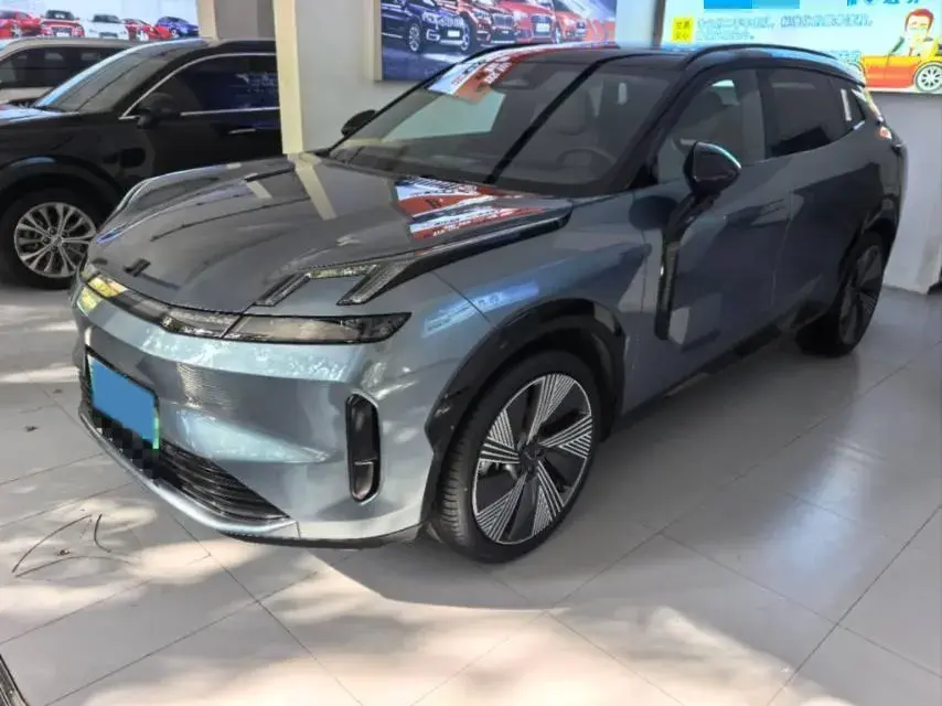 2025 LYNK&CO 08 view 1