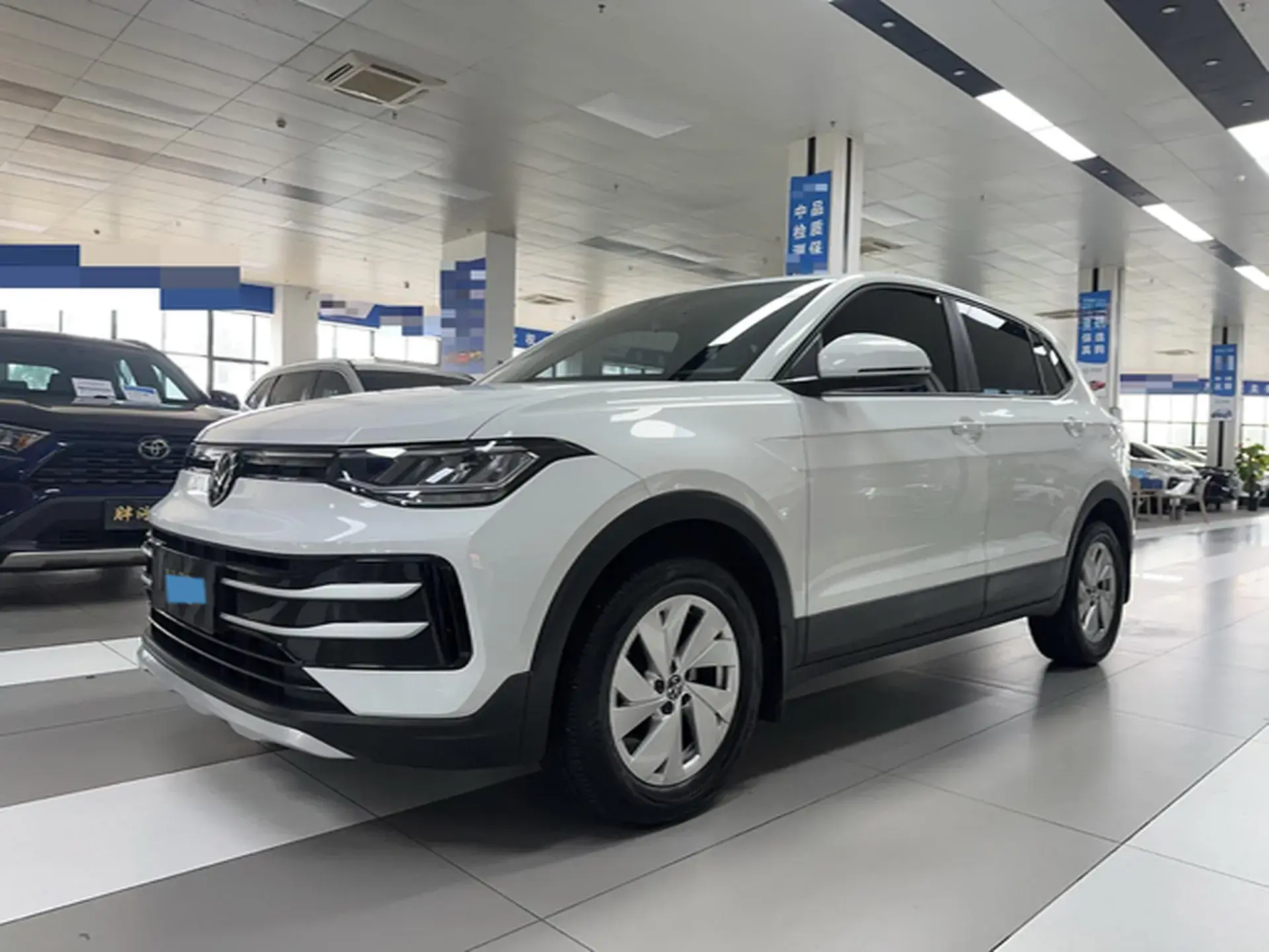 2023 VOLKSWAGEN THARU view 1
