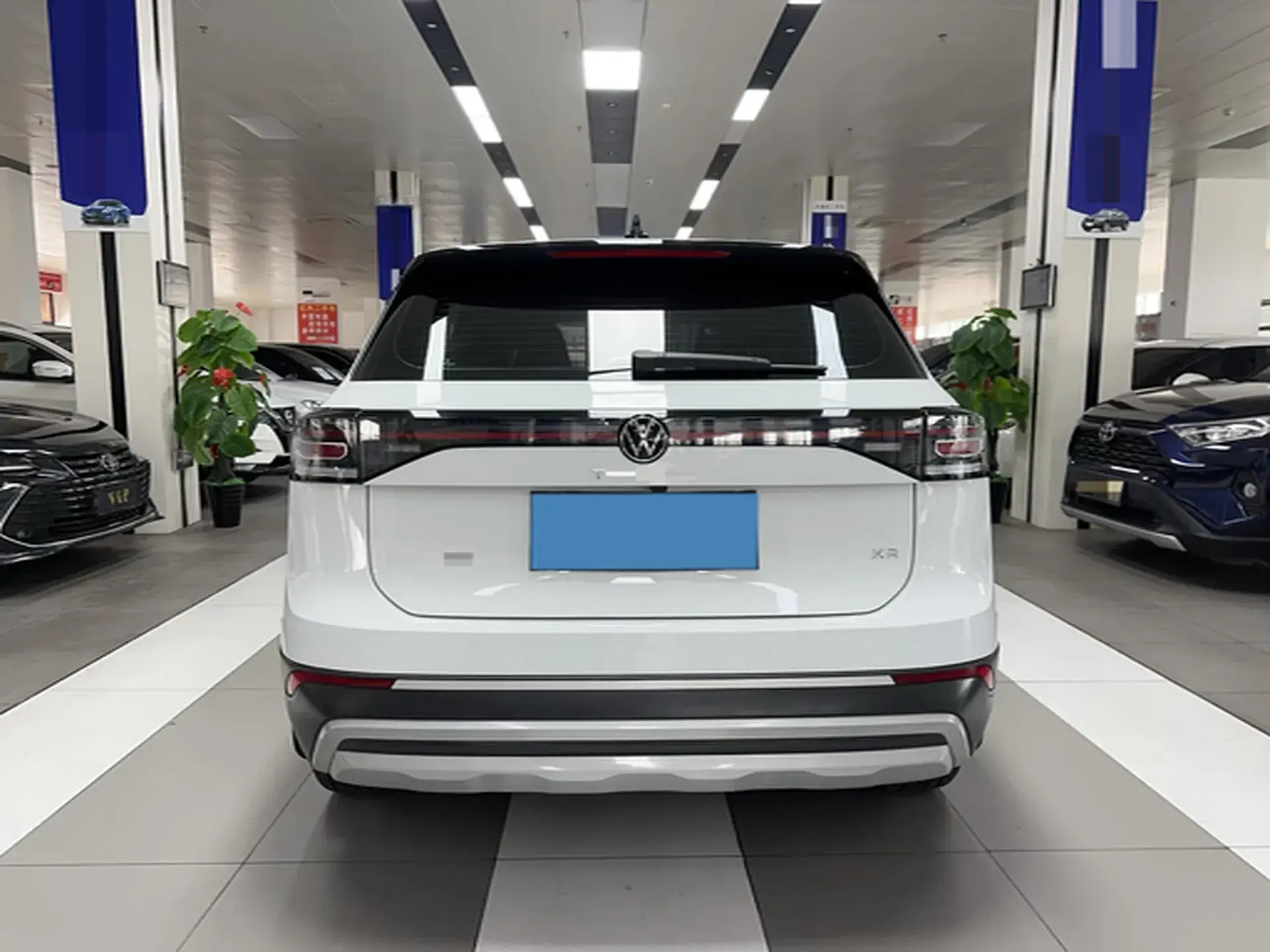 2023 VOLKSWAGEN THARU thumbnail 4