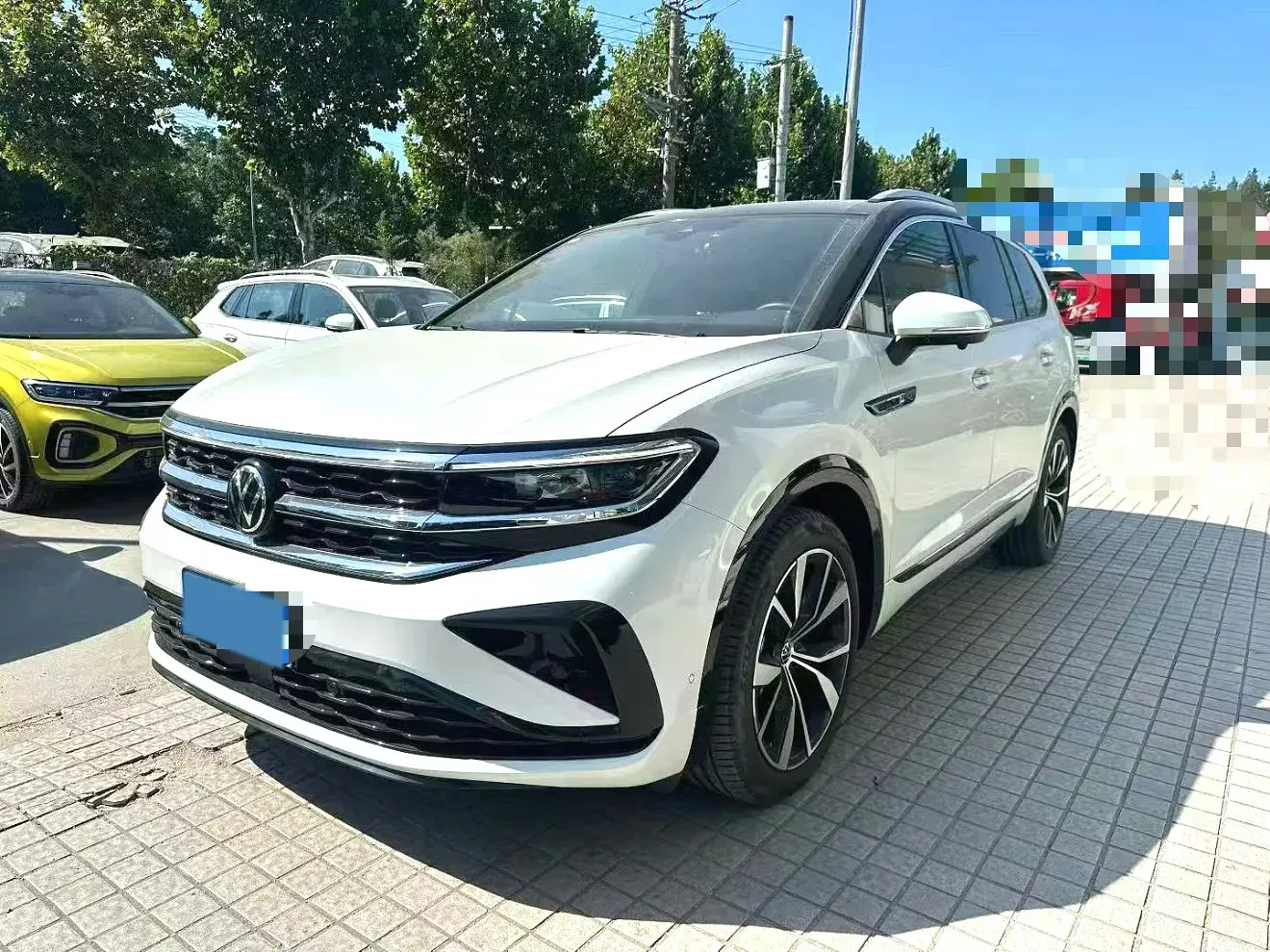 2023 VOLKSWAGEN TALAGON view 1