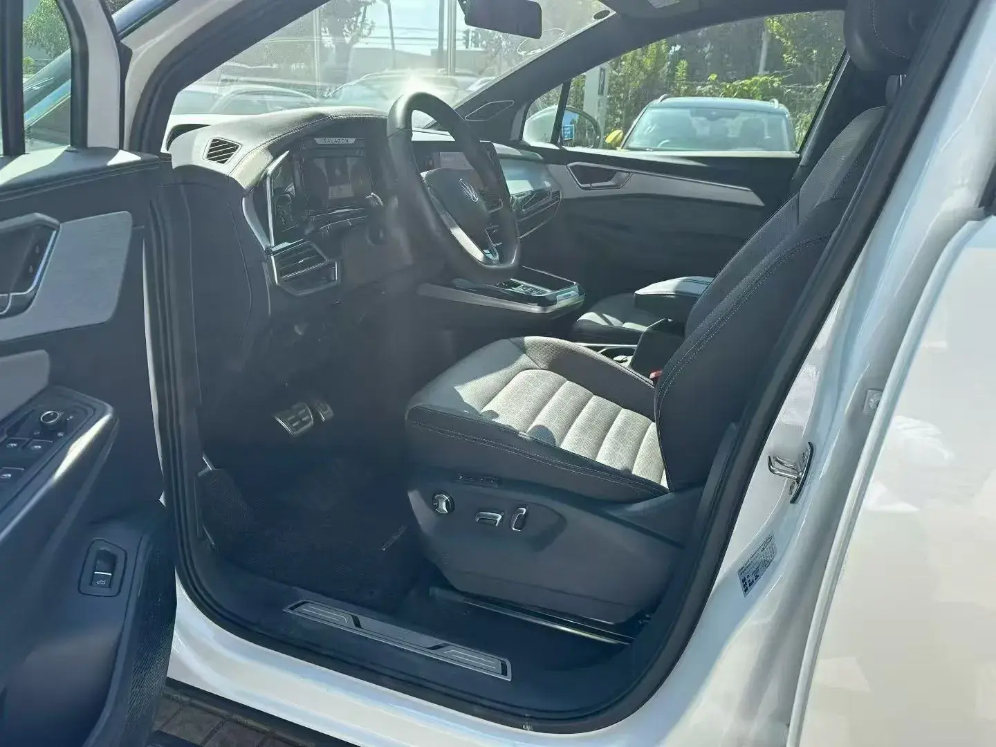 2023 VOLKSWAGEN TALAGON thumbnail 2