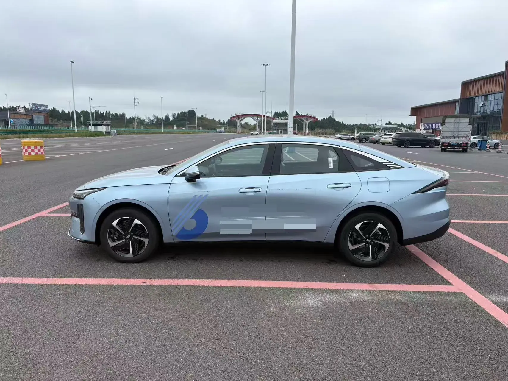 2025 GEELY GALAXY thumbnail 3