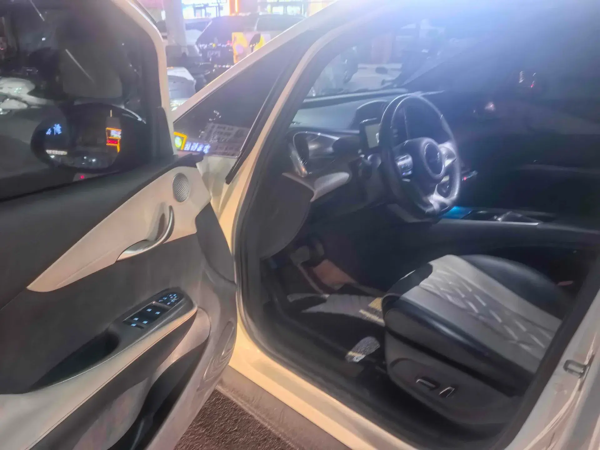 2023 BYD DOLPHIN thumbnail 2