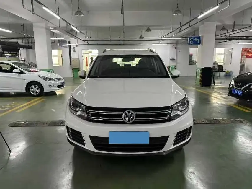 2016 VOLKSWAGEN TIGUAN thumbnail 3