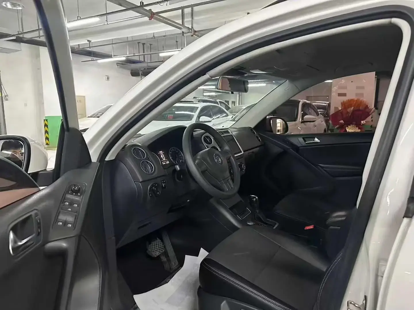 2016 VOLKSWAGEN TIGUAN thumbnail 4