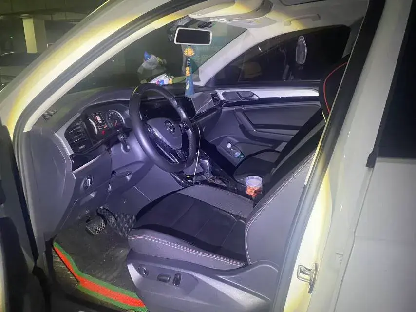 2019 VOLKSWAGEN TAYRON thumbnail 3