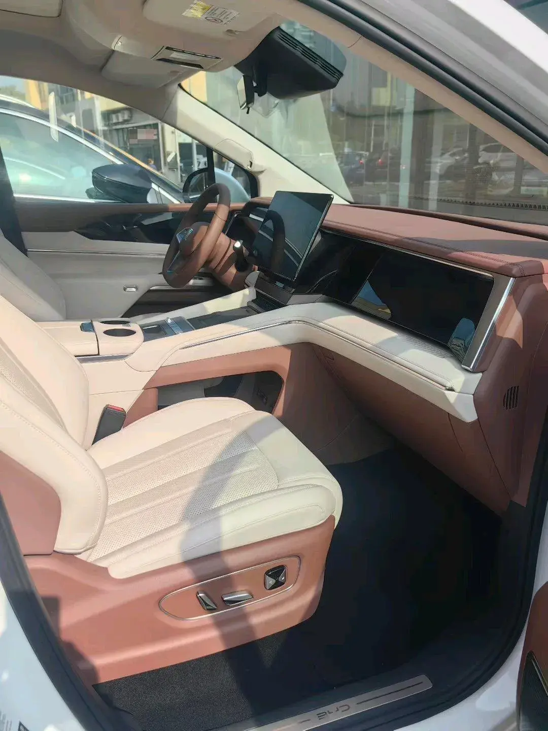 2025 BYD XIA thumbnail 4