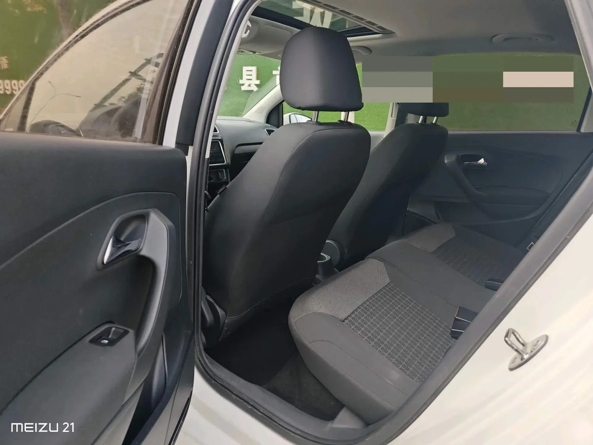 2016 VOLKSWAGEN POLO thumbnail 3