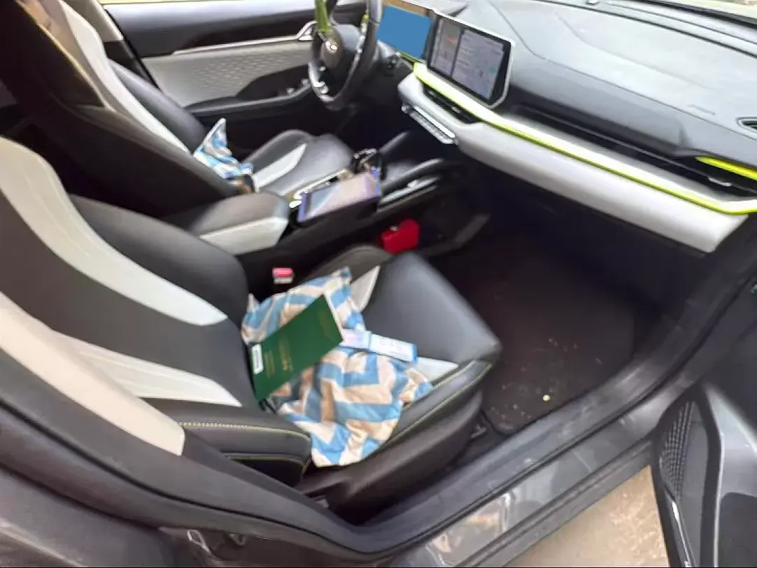 2022 GEELY COOLRAY thumbnail 4