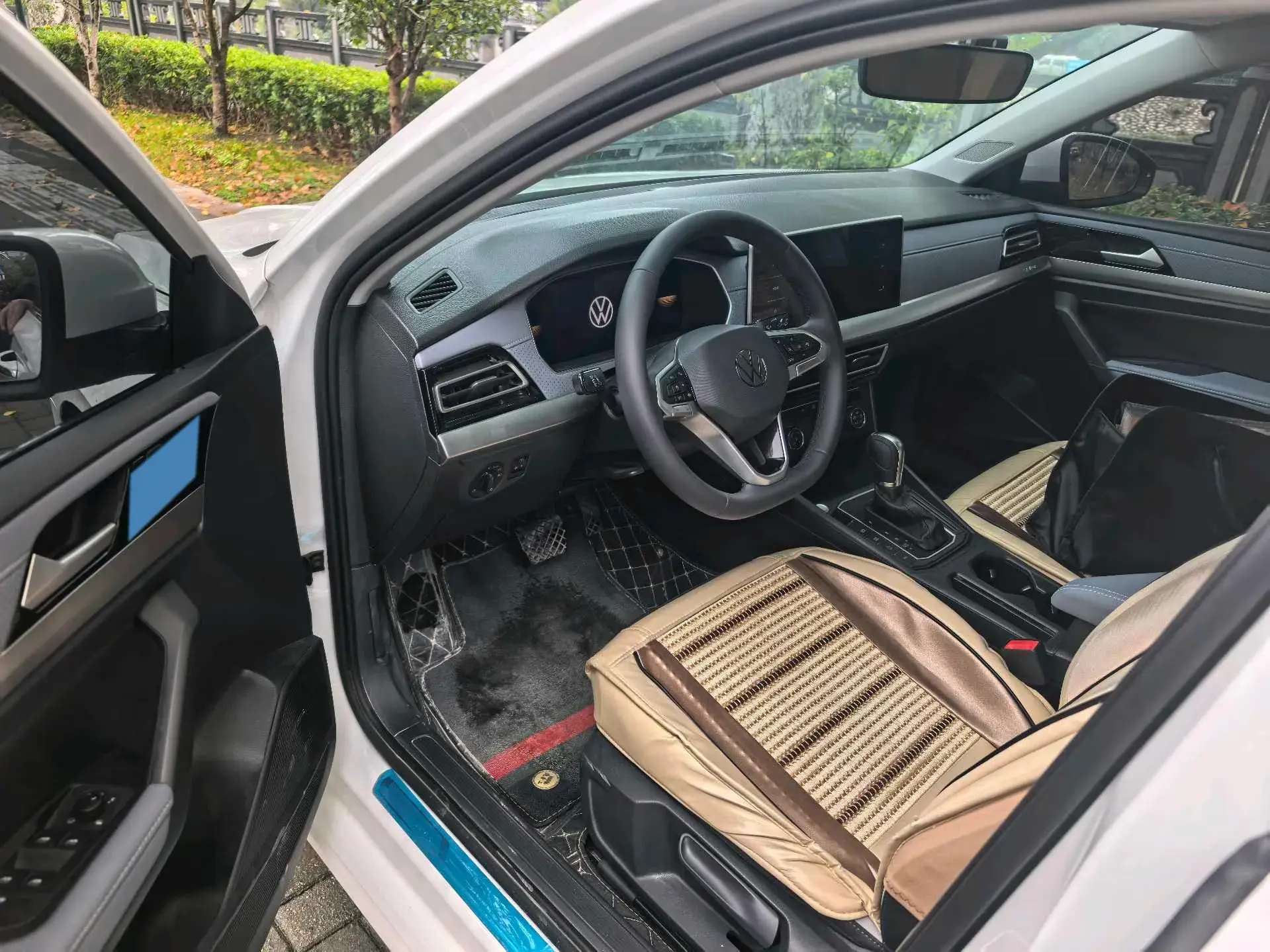 2023 VOLKSWAGEN LAVIDA thumbnail 3