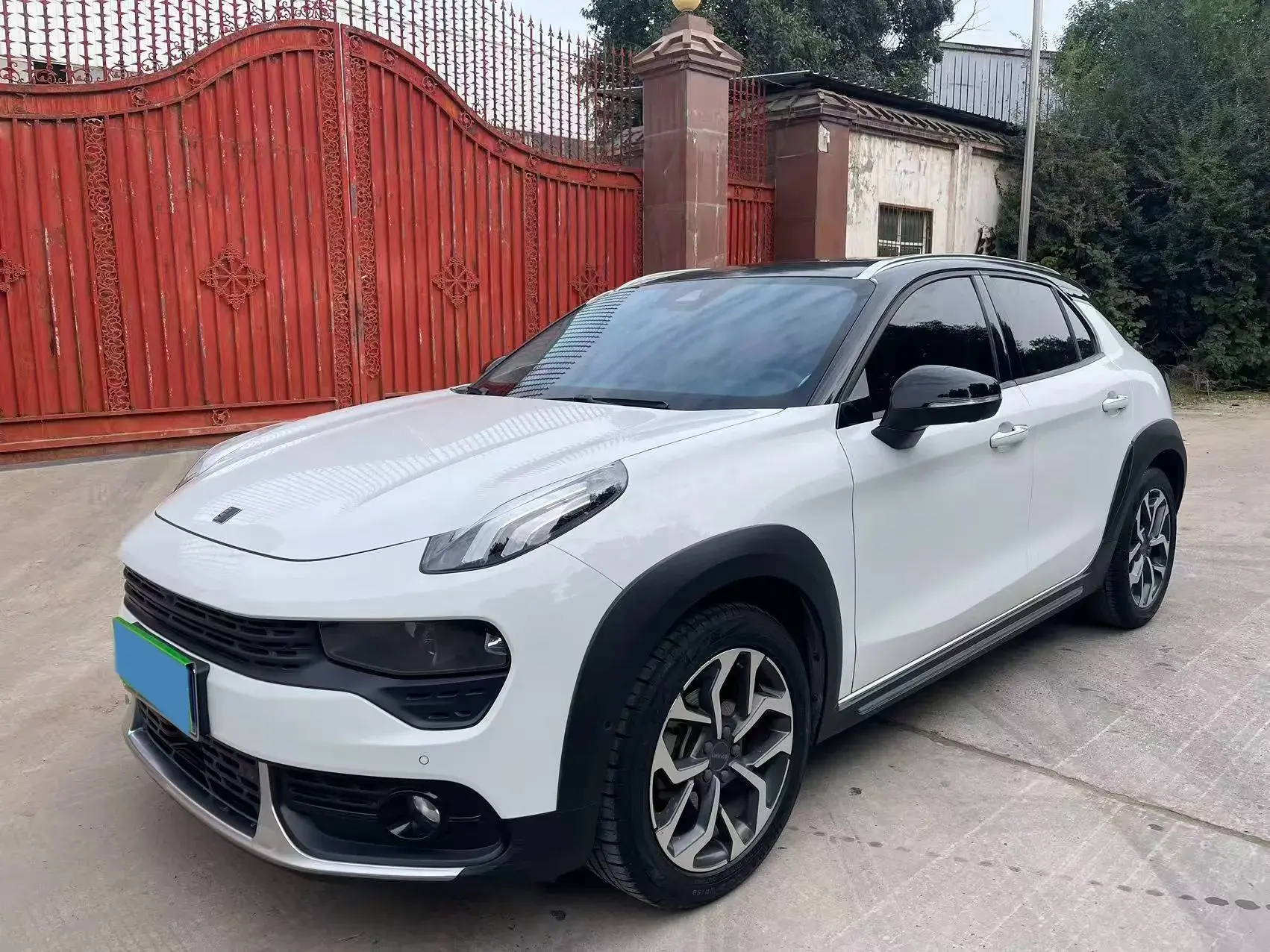 2018 LYNK&CO 02 view 1