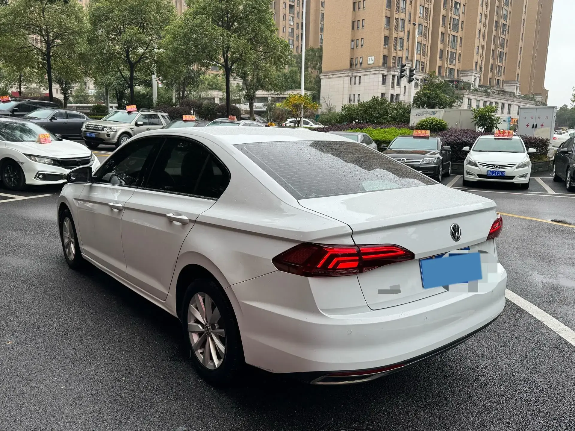 2021 VOLKSWAGEN BORA thumbnail 4