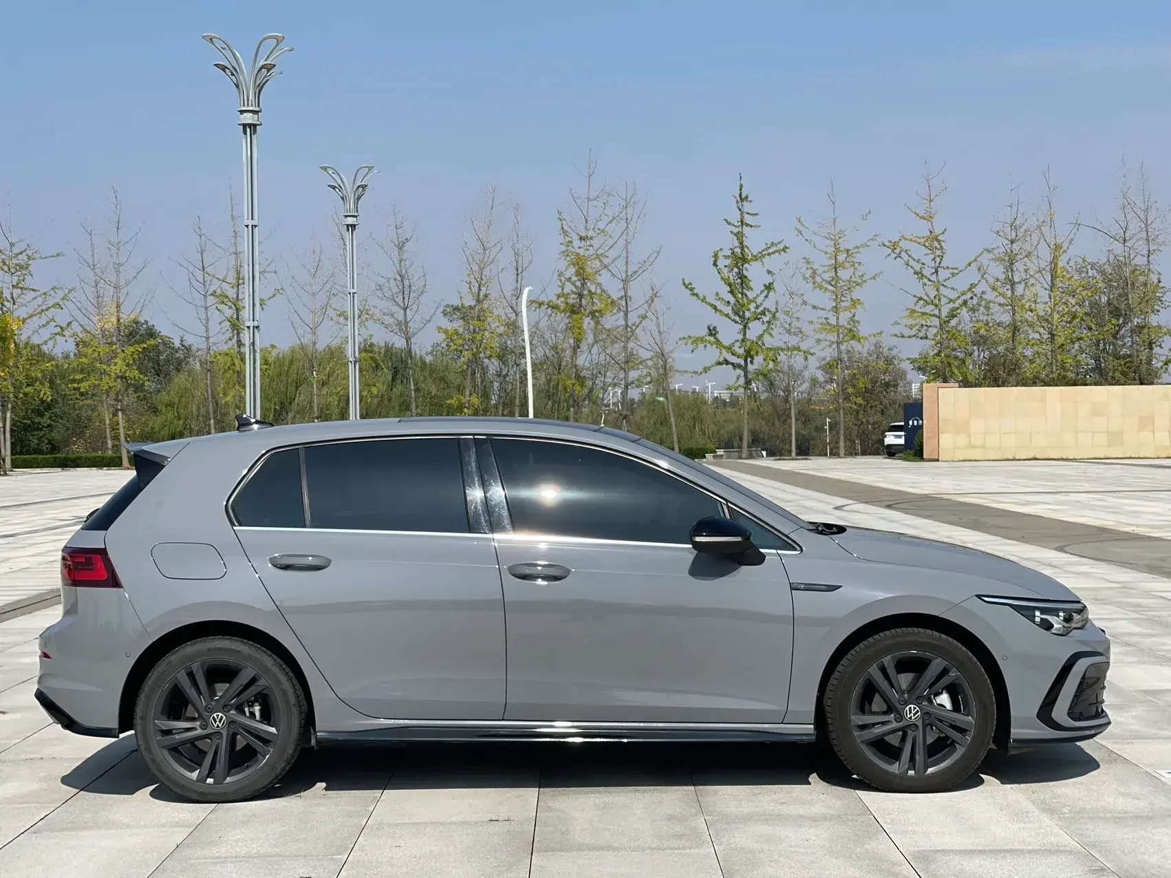 2021 VOLKSWAGEN GOLF thumbnail 4