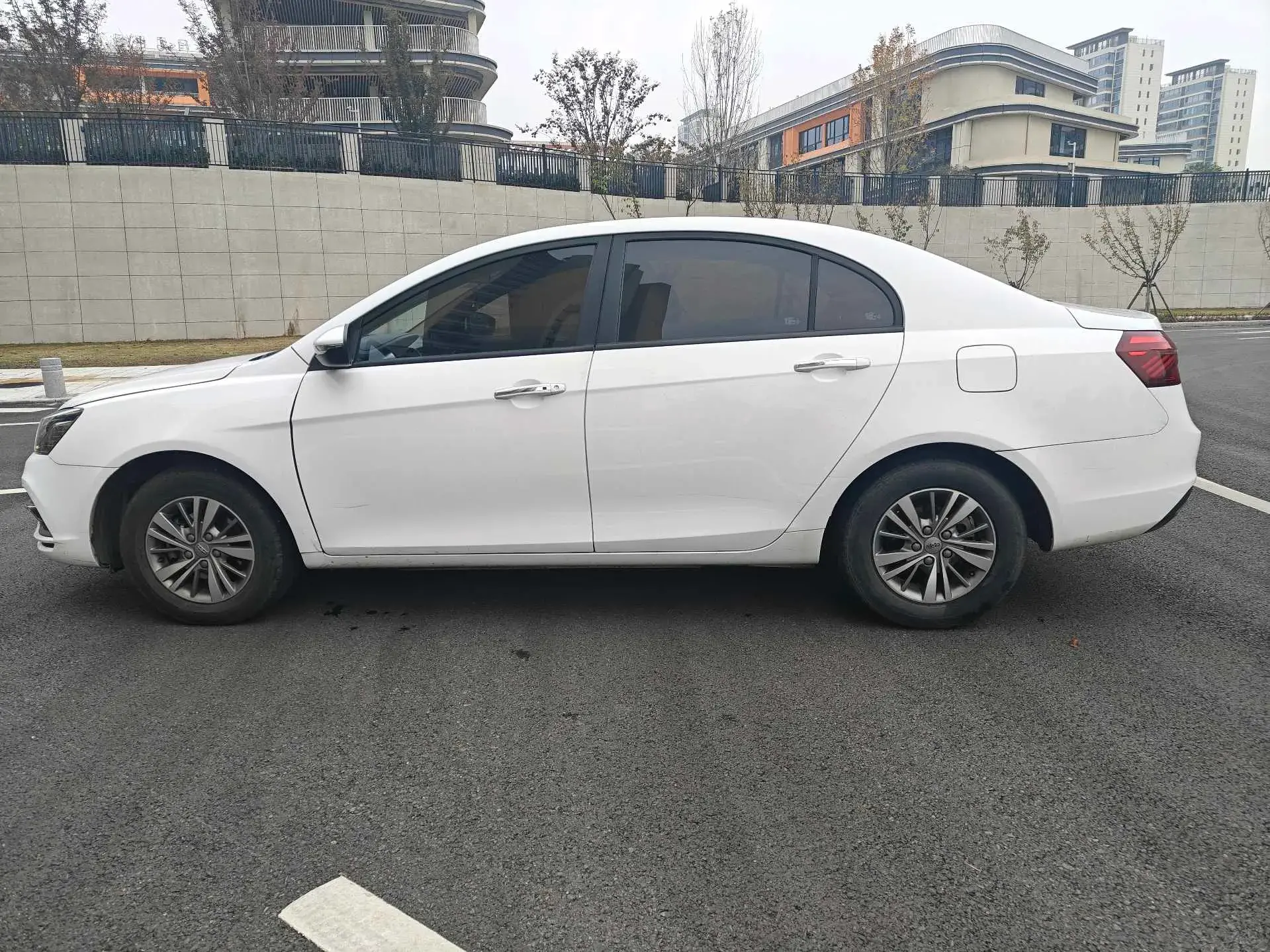 2019 GEELY EMGRAND thumbnail 4