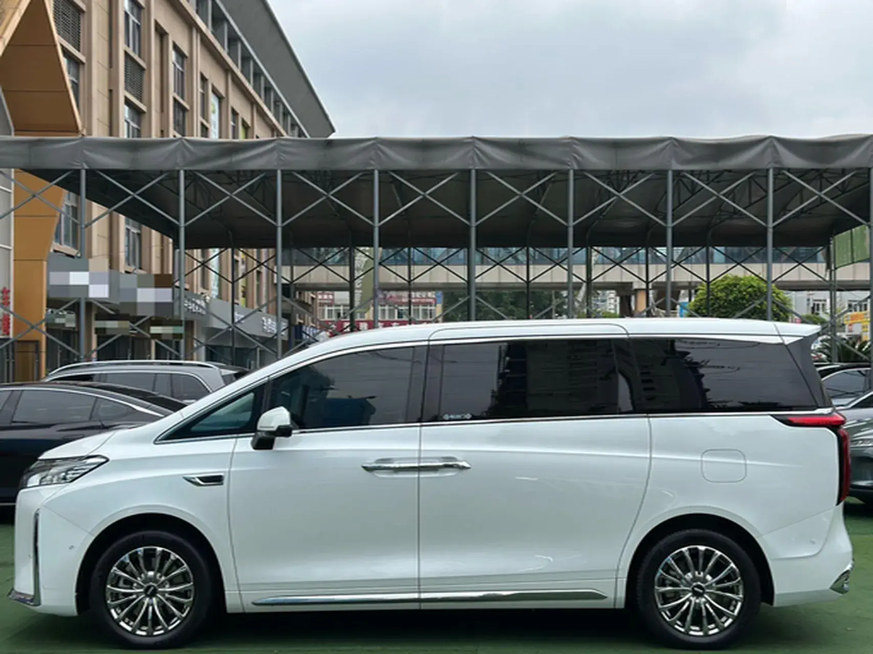 2024 HONGQI HQ9 thumbnail 3