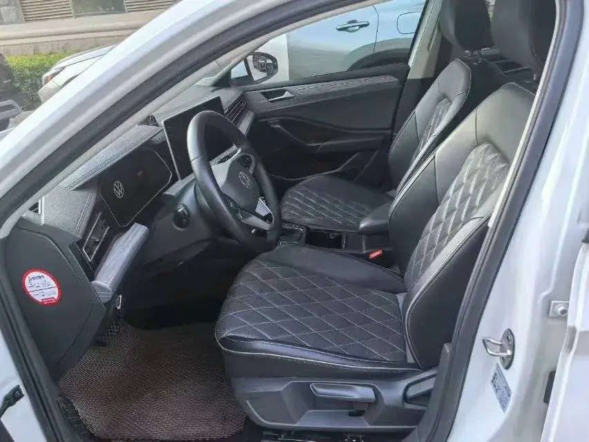 2023 VOLKSWAGEN SAGITAR thumbnail 3