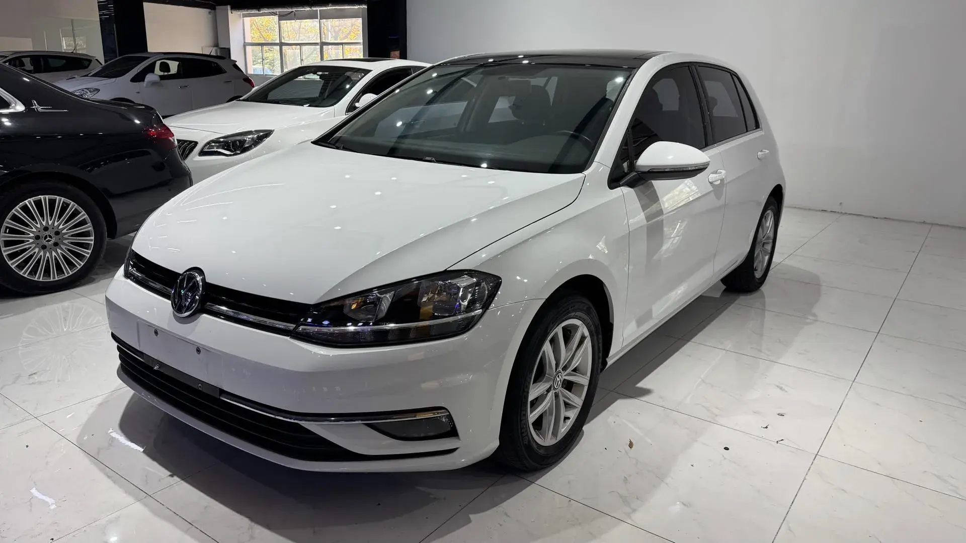2018 VOLKSWAGEN GOLF view 1