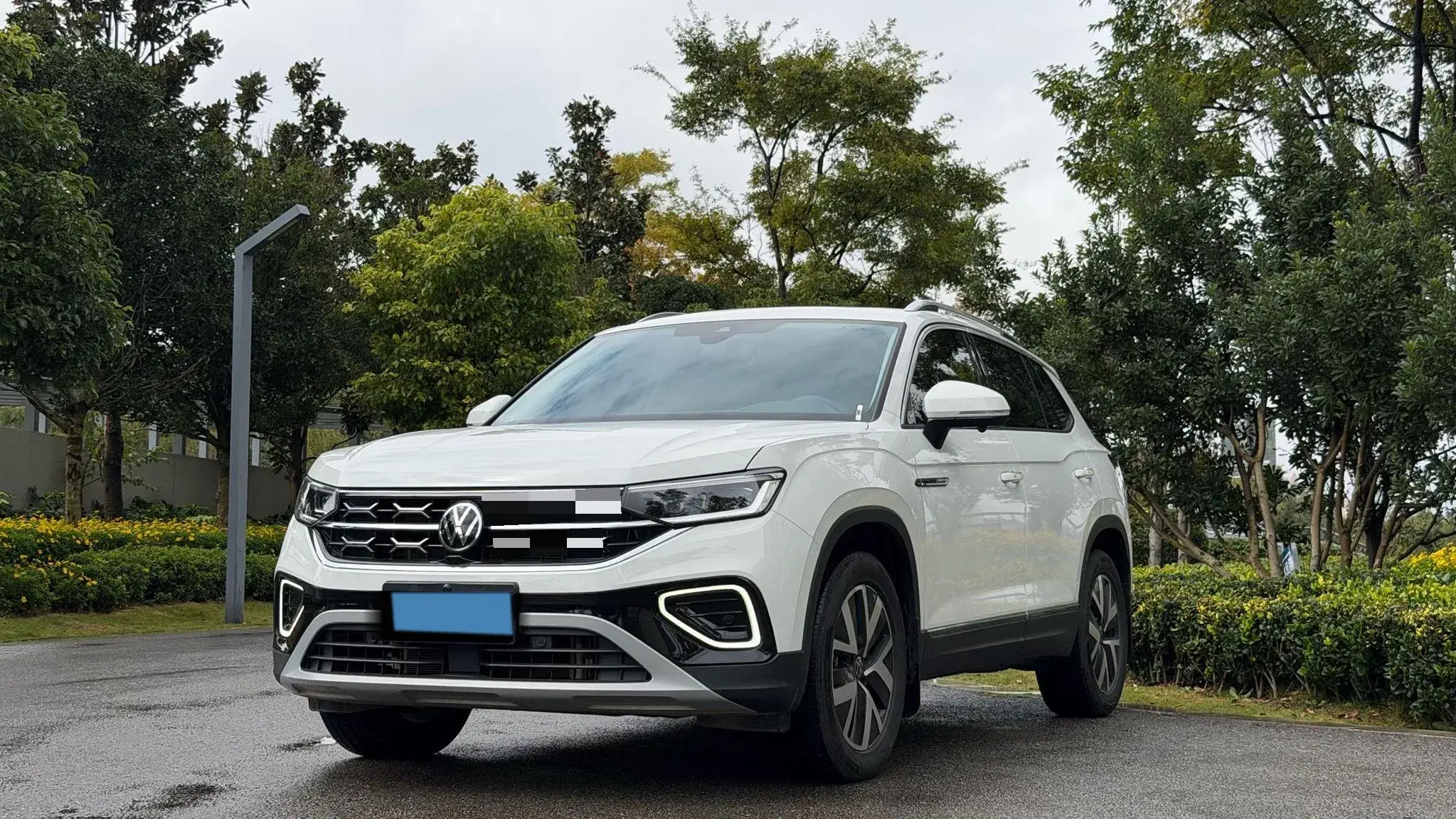 2024 VOLKSWAGEN TAYRON view 1