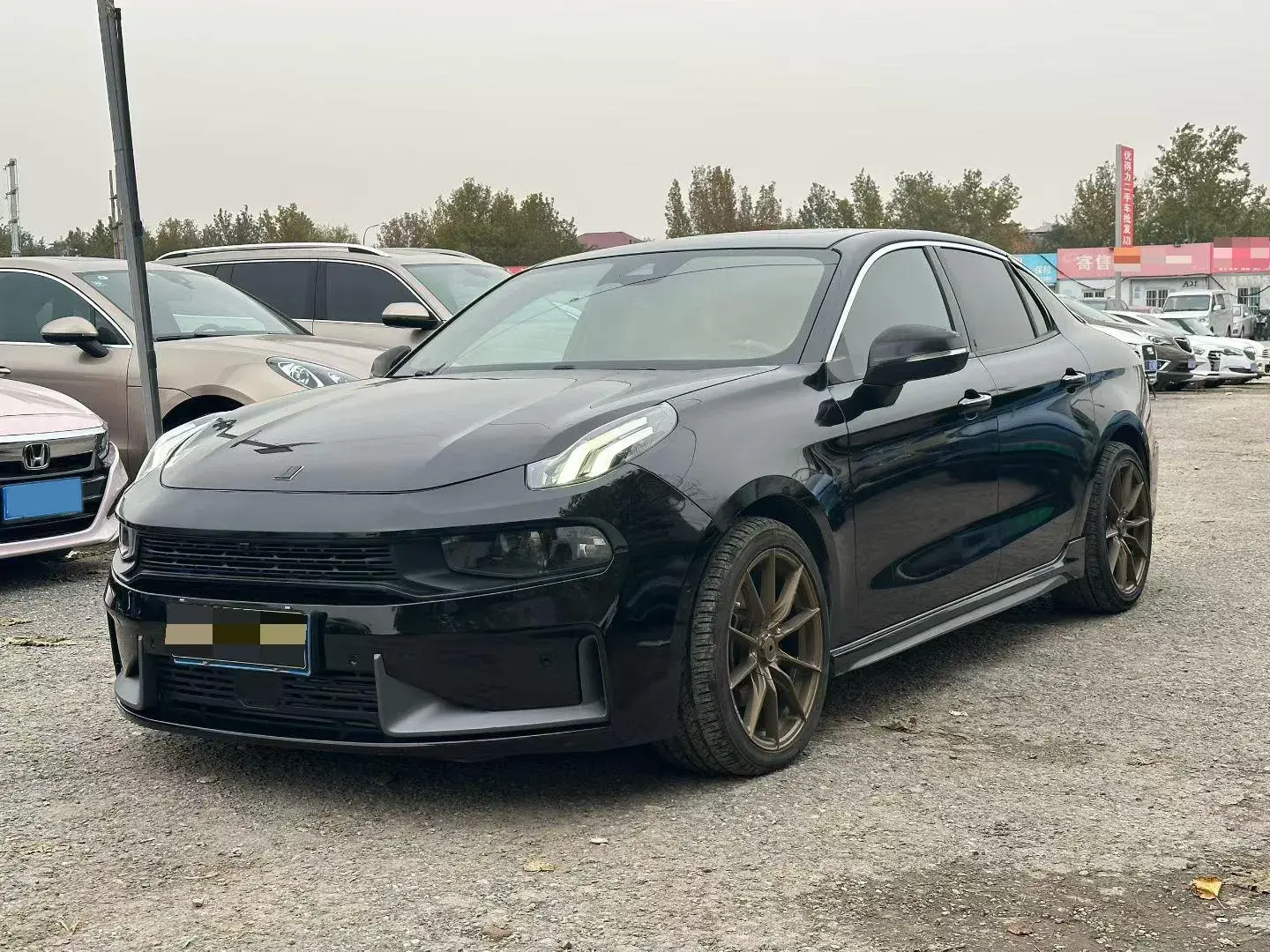 2019 LYNK&CO 03 view 1