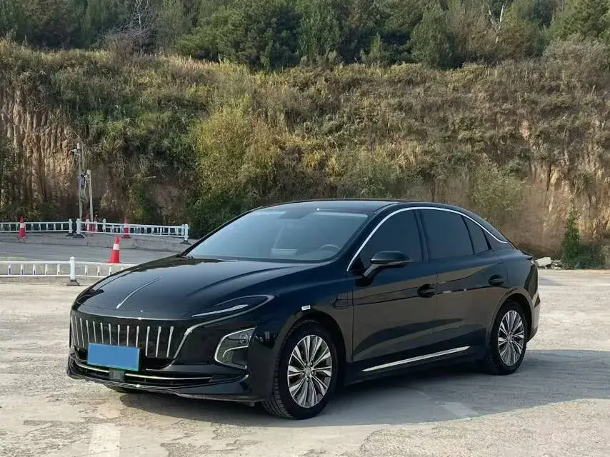 2024 HONGQI E-QM5 view 1