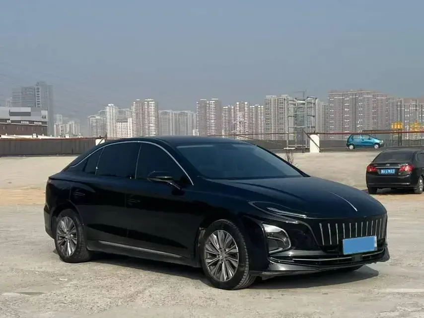 2024 HONGQI E-QM5 thumbnail 3