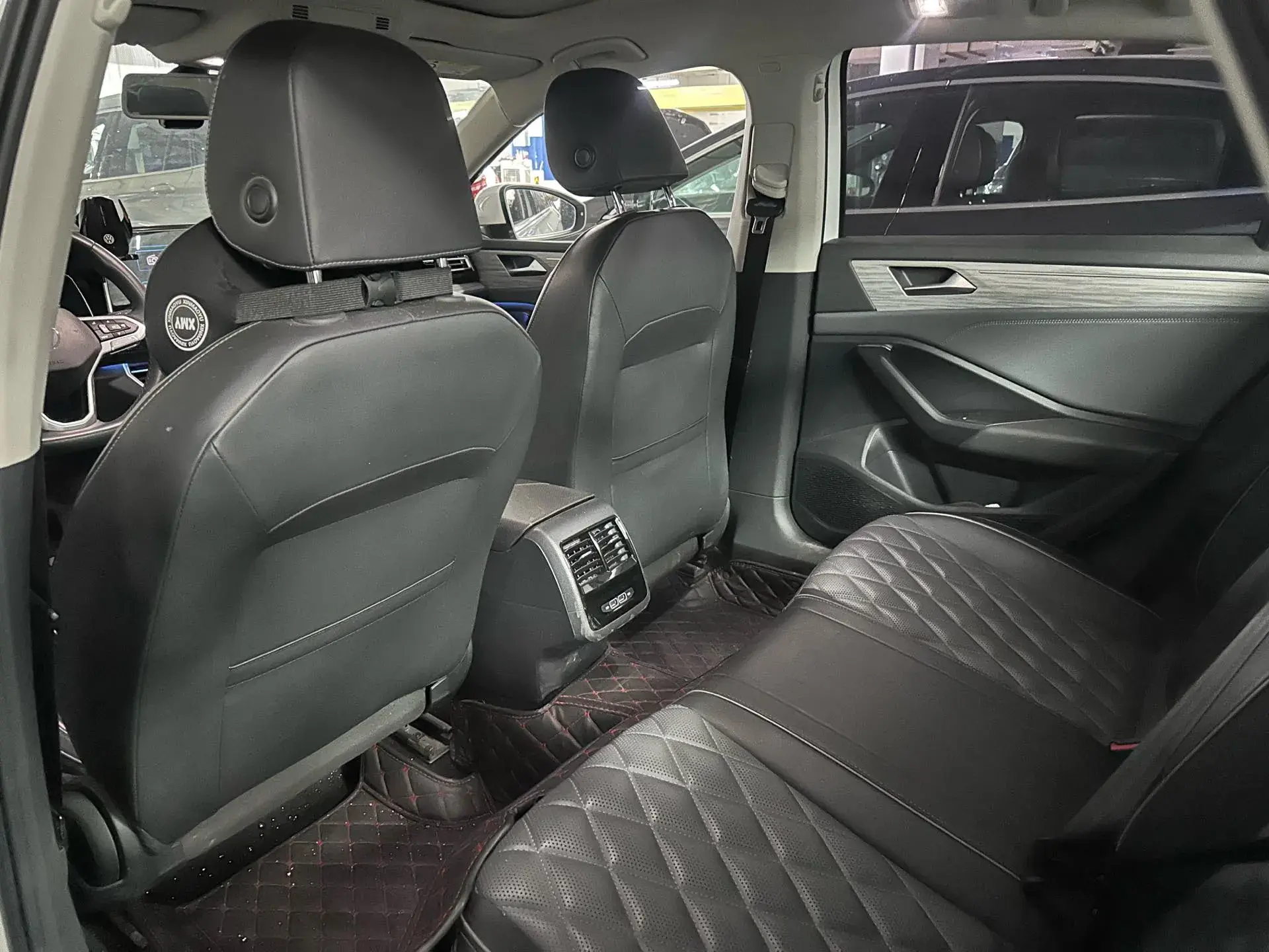 2023 VOLKSWAGEN SAGITAR thumbnail 4