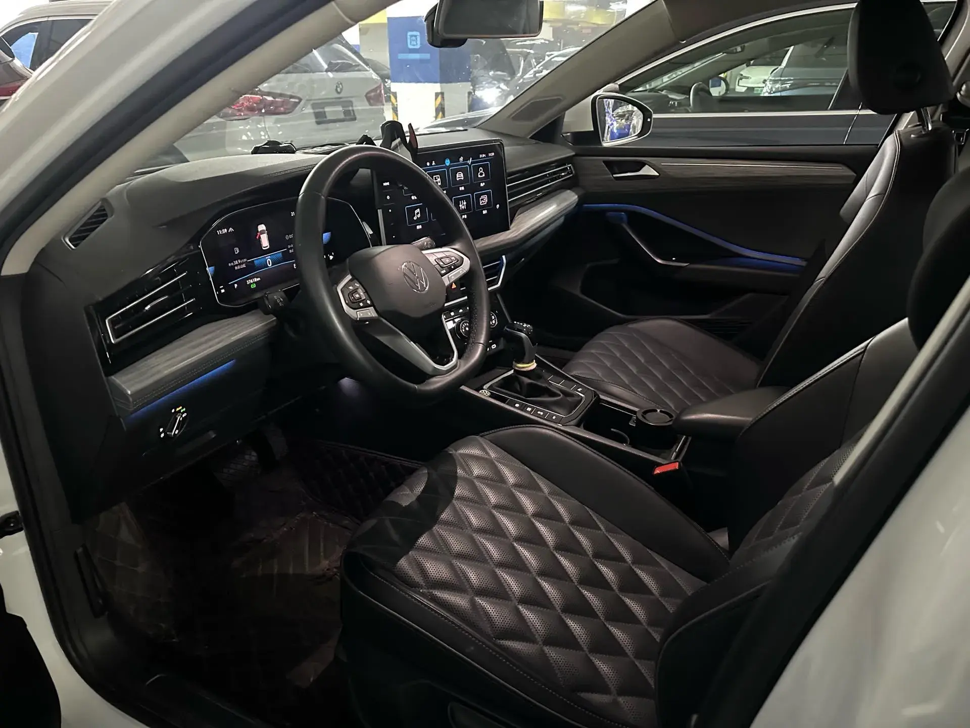 2023 VOLKSWAGEN SAGITAR thumbnail 3