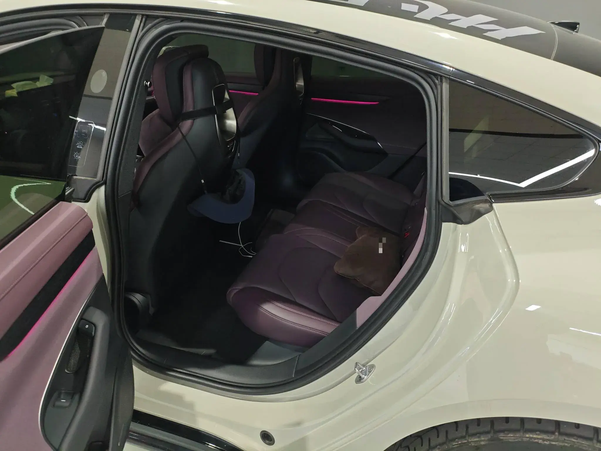 2024 MI SU7 thumbnail 3