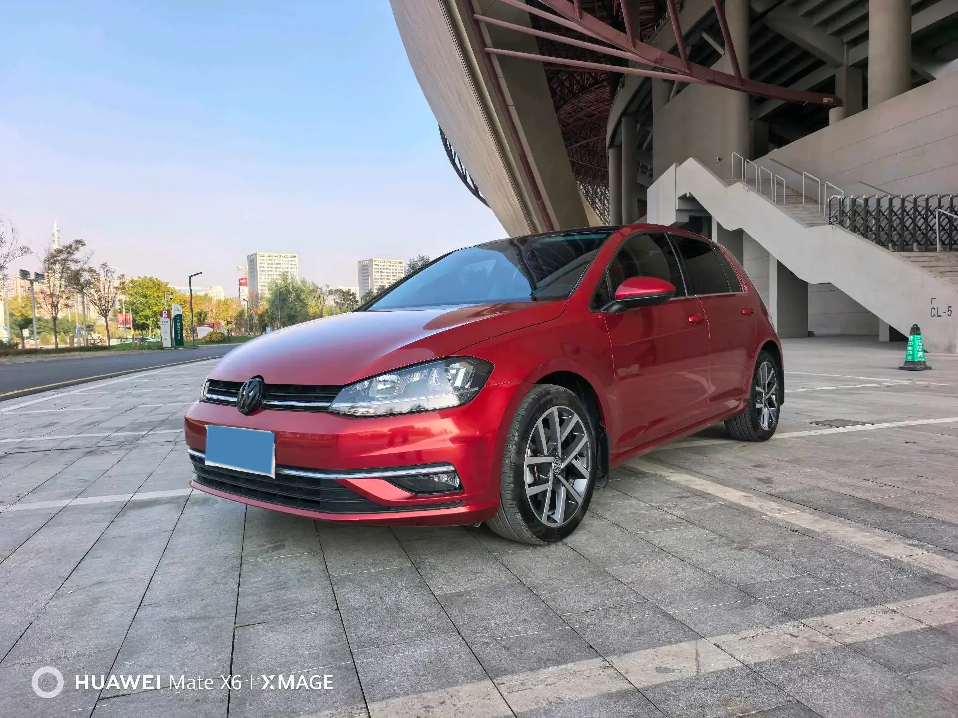 2020 VOLKSWAGEN GOLF view 1