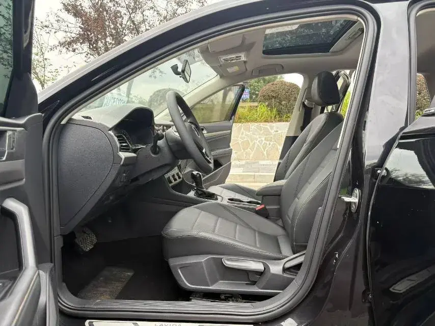 2021 VOLKSWAGEN LAVIDA thumbnail 4