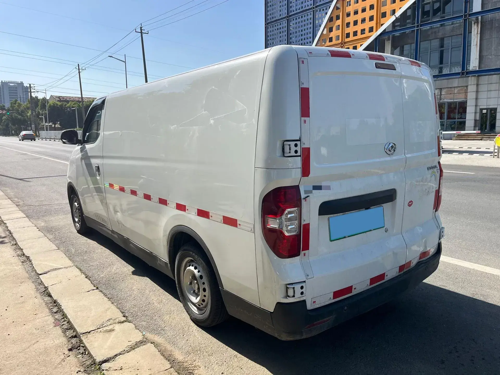 2021 MAXUS EV30 thumbnail 4