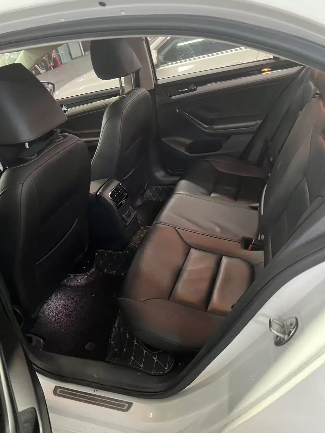 2018 VOLKSWAGEN SAGITAR thumbnail 4