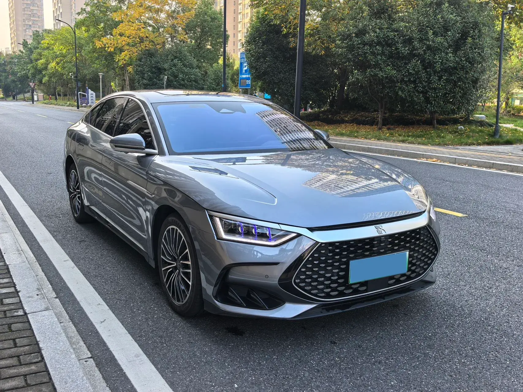 2022 BYD HAN thumbnail 3