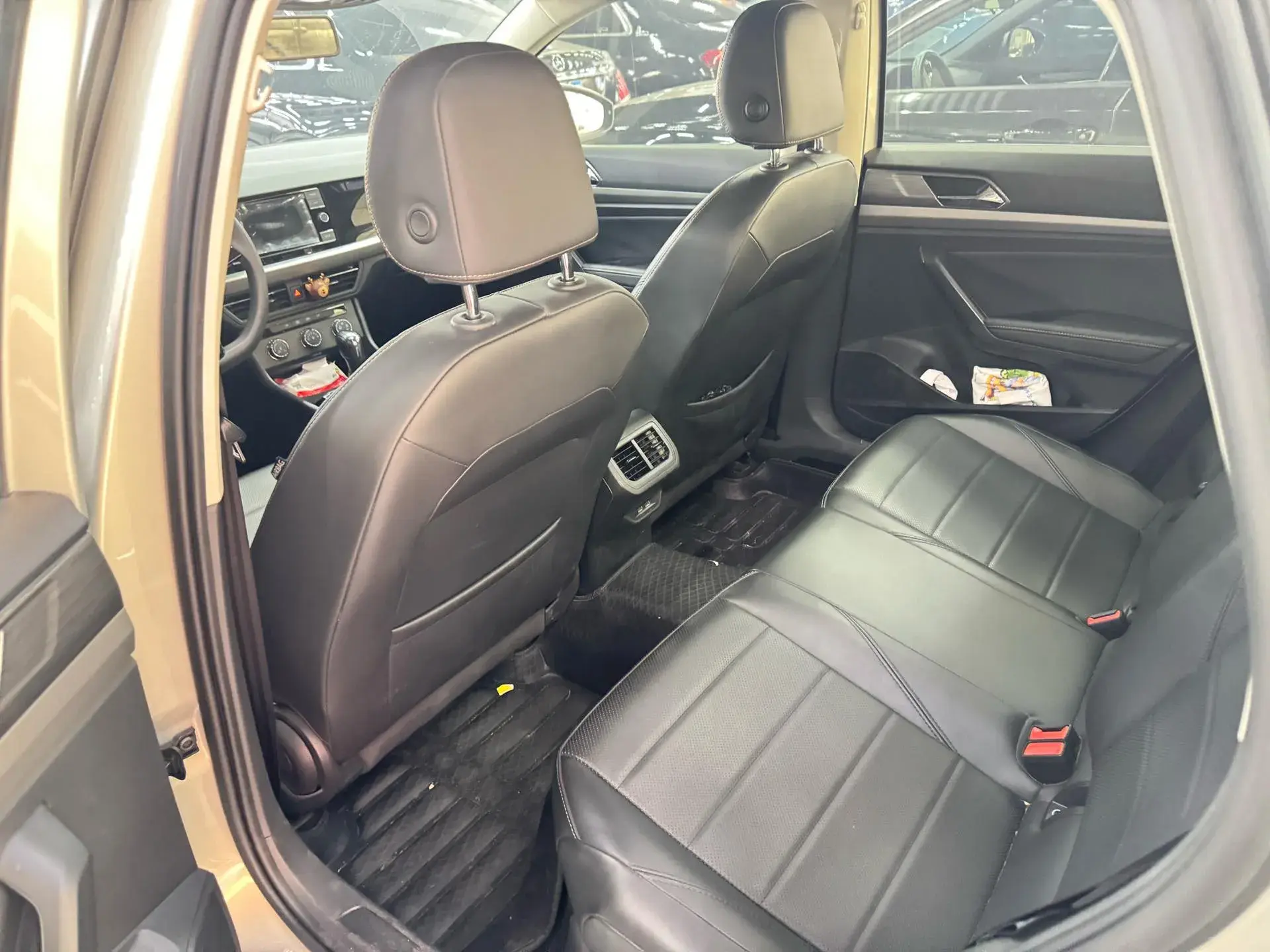 2019 VOLKSWAGEN LAVIDA thumbnail 4