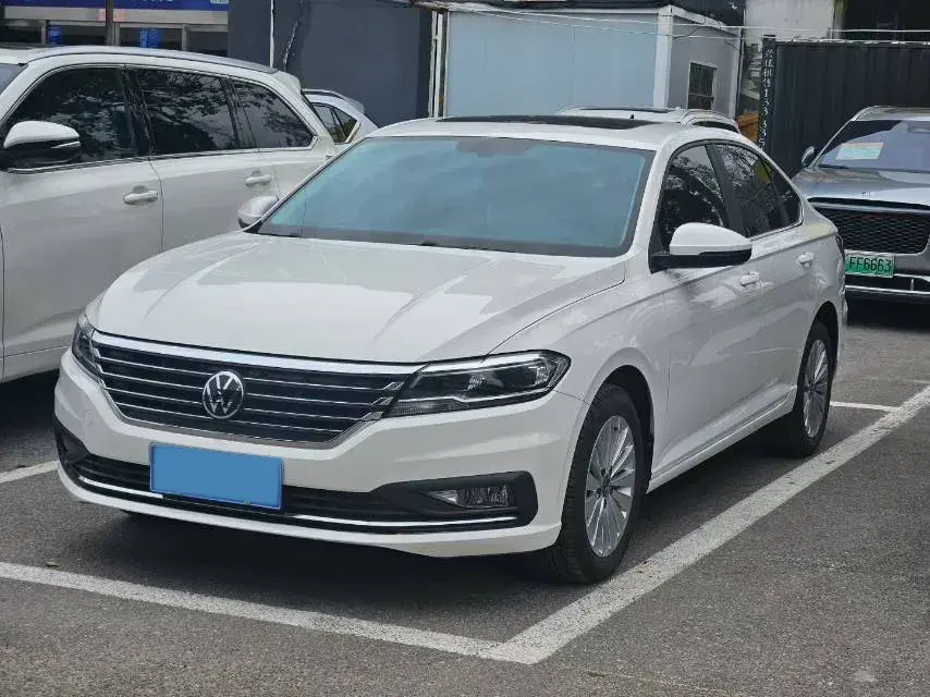 2021 VOLKSWAGEN LAVIDA view 1