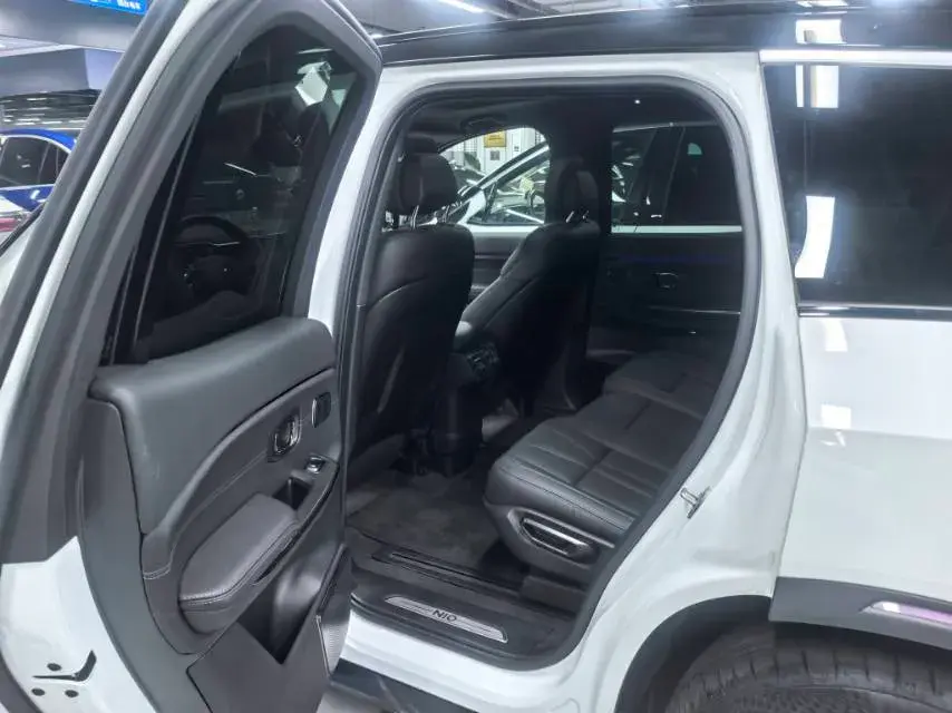 2022 NIO ES8 thumbnail 4