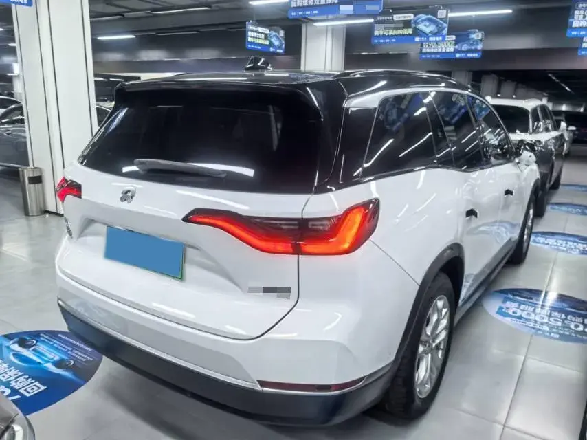 2022 NIO ES8 thumbnail 2