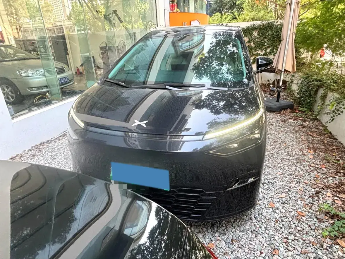 2024 XPENG X9 thumbnail 2