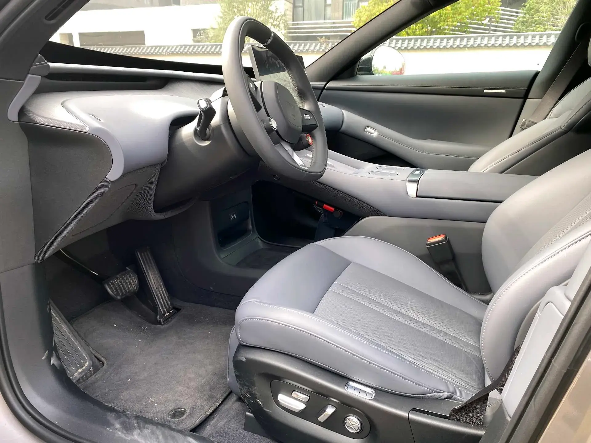 2025 MI YU7 thumbnail 3