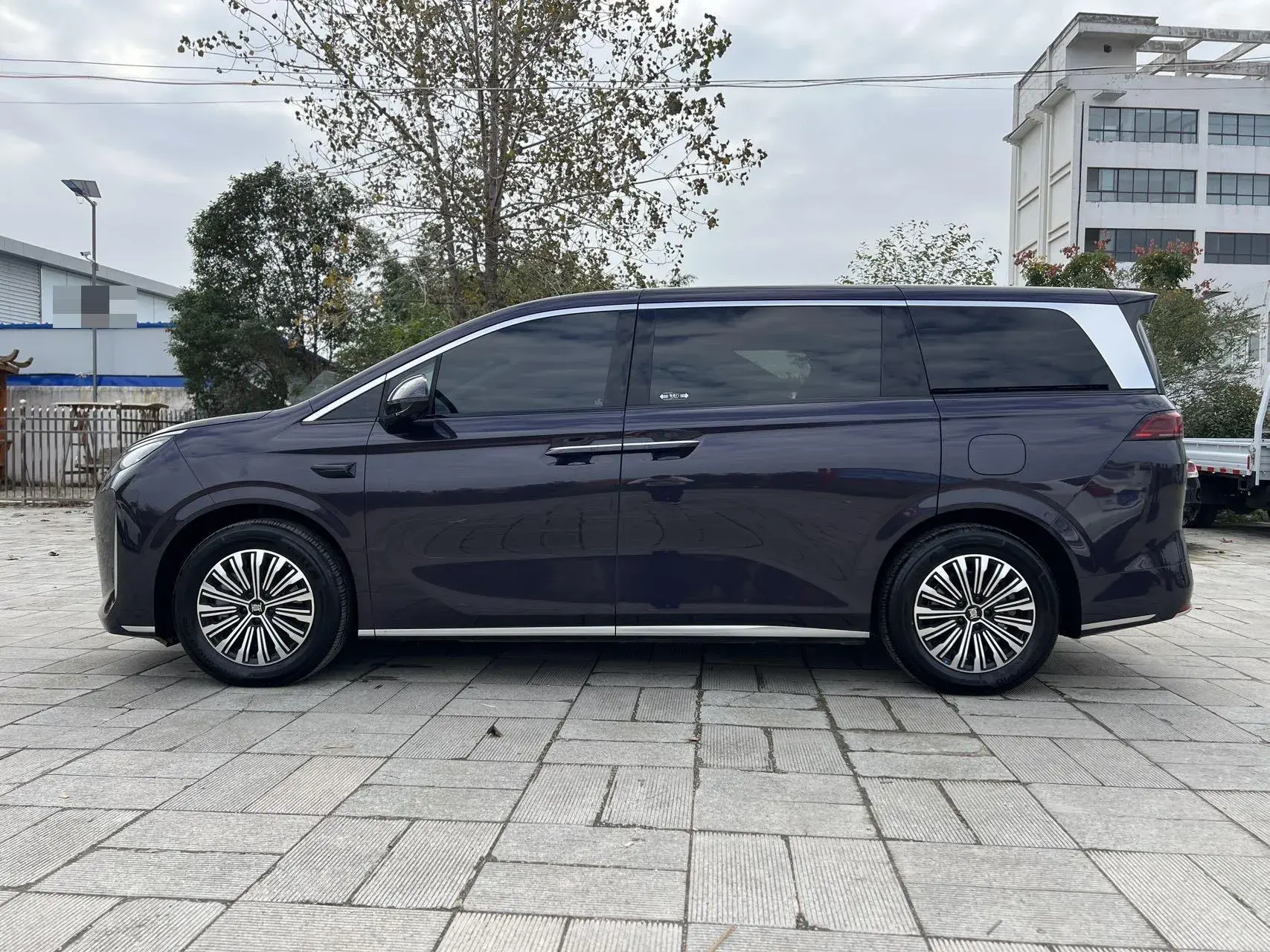 2025 BYD XIA thumbnail 4