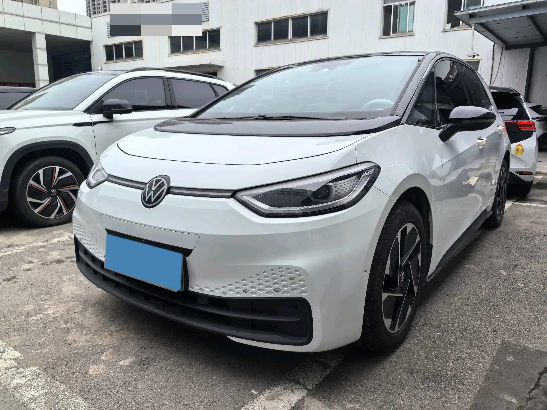 2025 VOLKSWAGEN ID.3 view 1