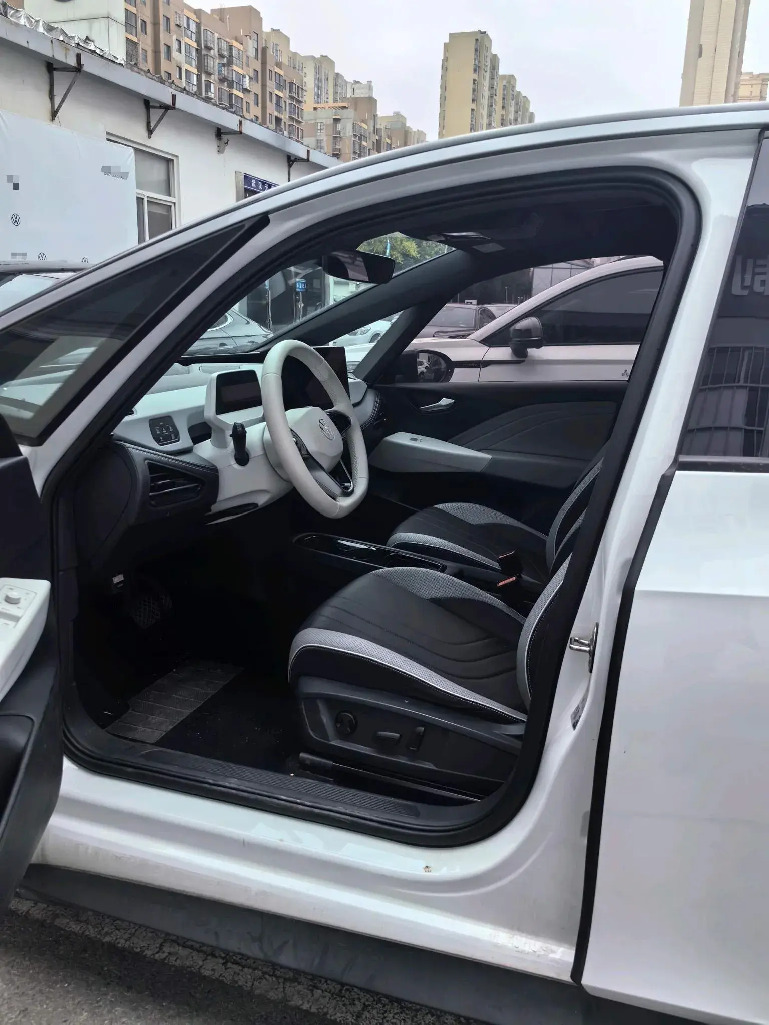 2025 VOLKSWAGEN ID.3 thumbnail 3