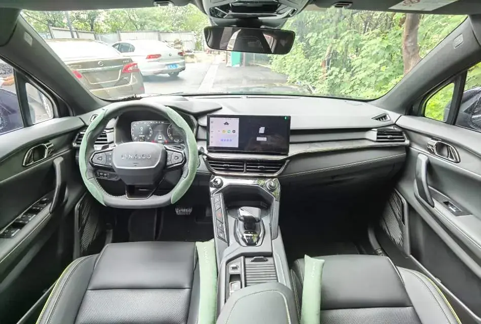 2023 LYNK&CO 06 thumbnail 4