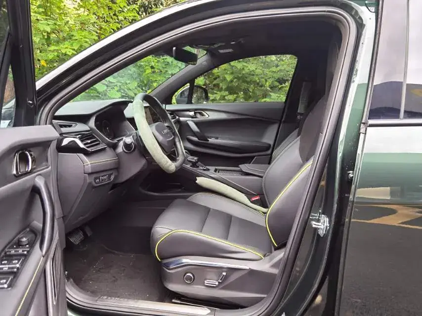 2023 LYNK&CO 06 thumbnail 2