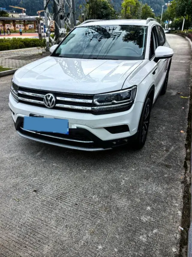 2019 VOLKSWAGEN THARU thumbnail 2