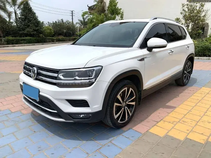 2019 VOLKSWAGEN THARU view 1